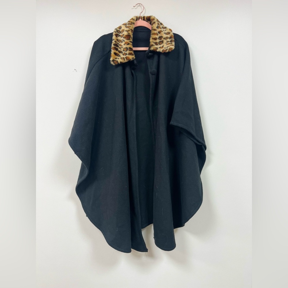 Vintage 1970s 80s Black Cape with Leopard Print Collar